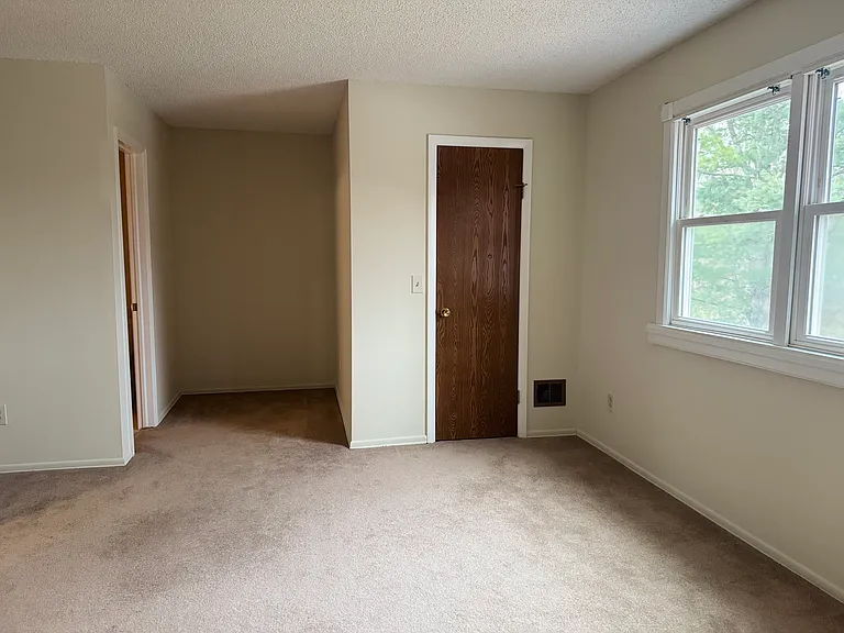 92 Westchester Dr — Photo 24