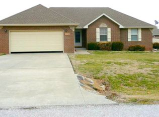 725 E Linden St, Bolivar, MO 65613