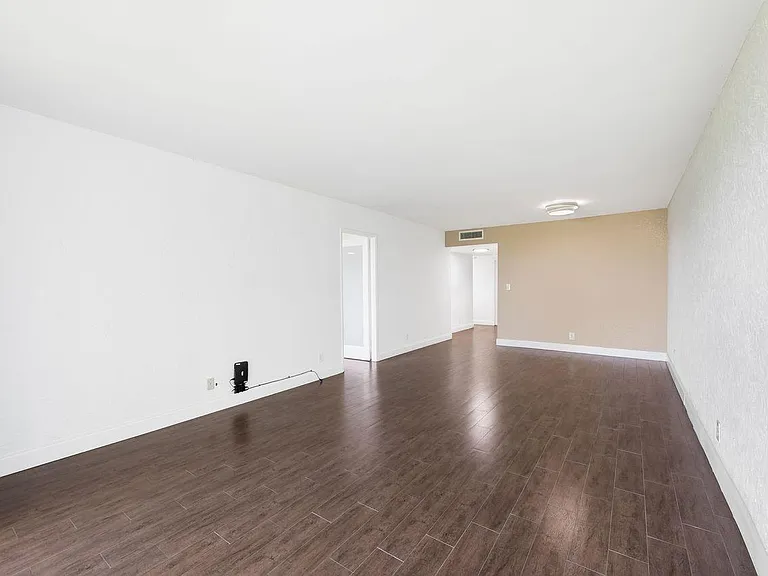 2851 S Palm Aire Dr #107 — Photo 20
