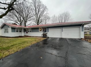 513 Cedar Ln, Arthur, IL 61911