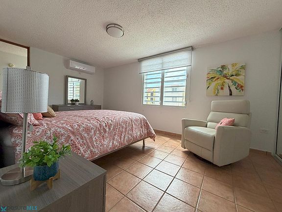 2nd image of 11 Casa Del Mnr #2-31