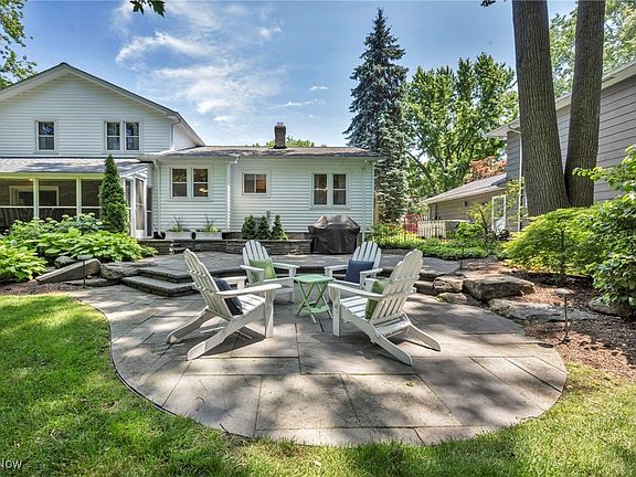 3rd image of 1058 Oakview Dr