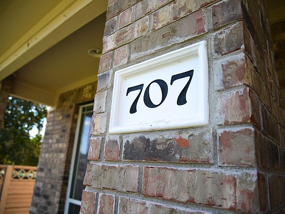 3rd image of 707 Rock Midden Ln
