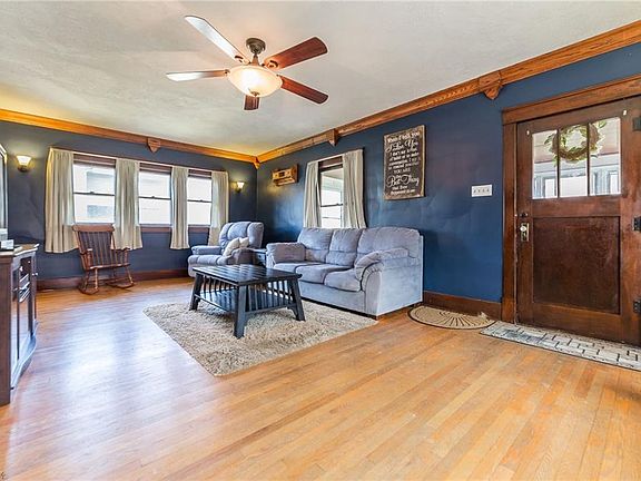 4th image of 115 Magyar St