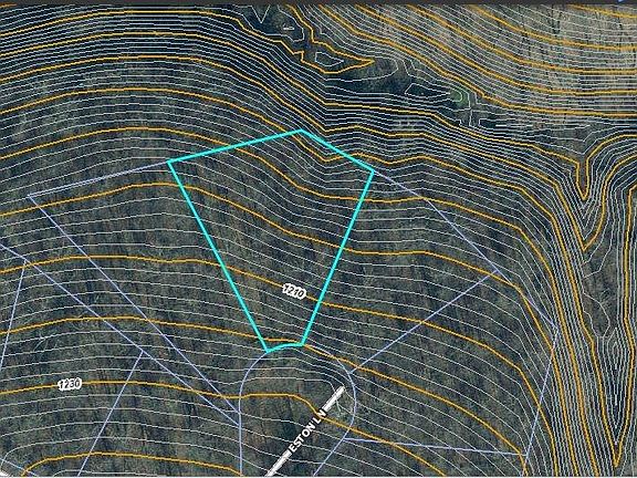 3rd image of 9 Lois Ln