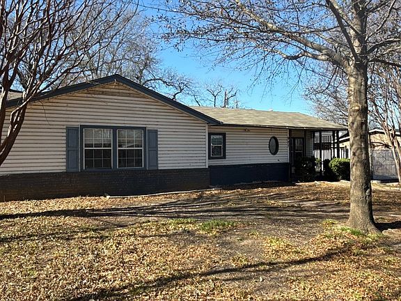 2nd image of 927 Powell Rd