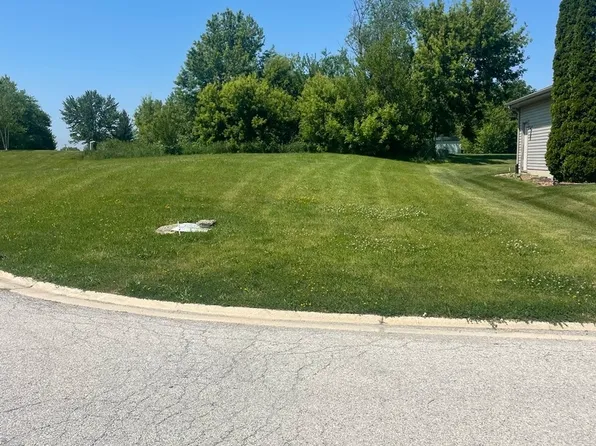 321 Pine St, Beecher, IL 60401