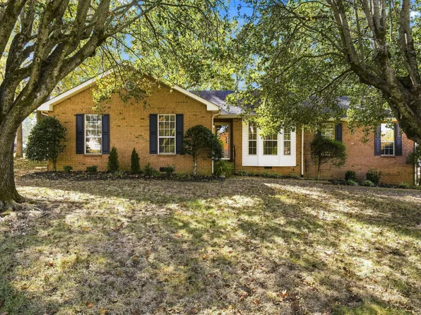 143 Luna Ln, Hendersonville, TN 37075