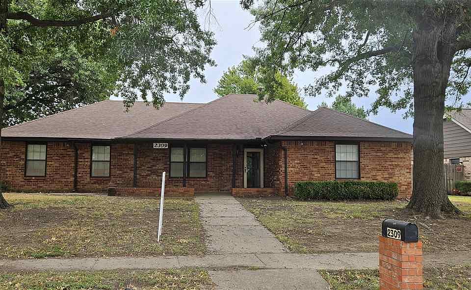 1st image of 2309 Oriole St