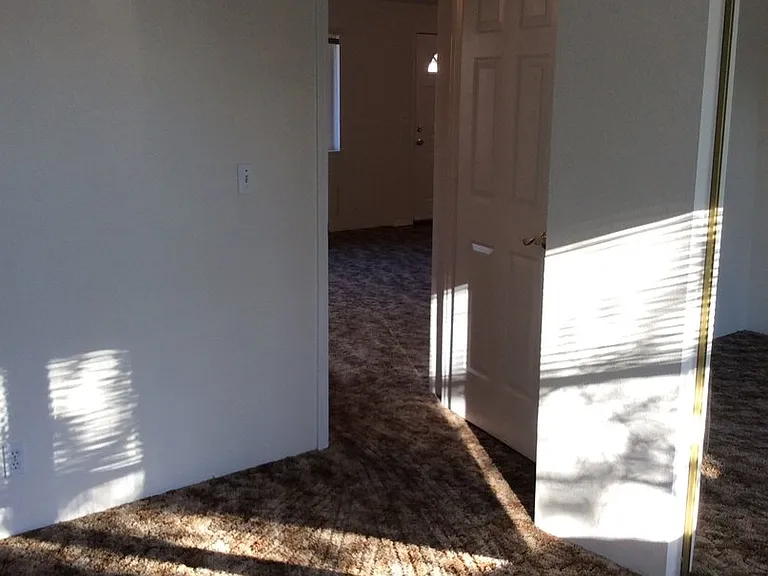 1099 SW G St — Photo 11