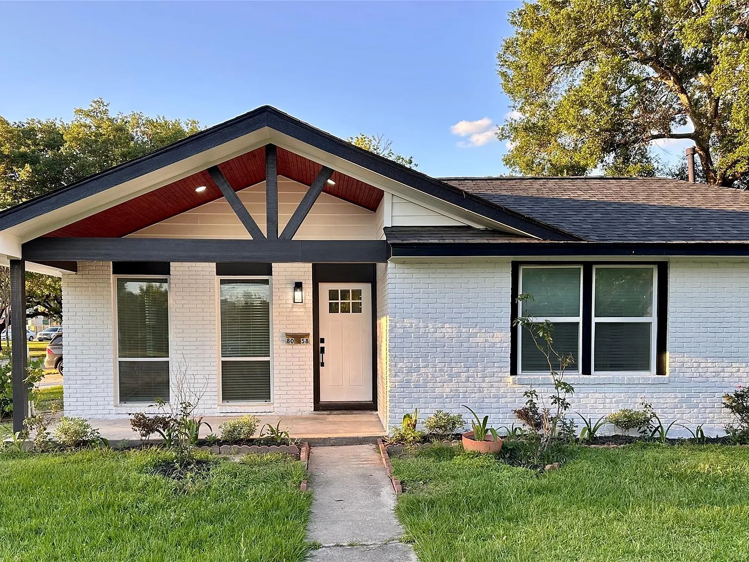 3 bed, 2.0 bath, 2196 sqft, $2,750 — Photo 2