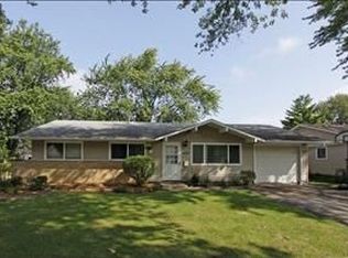 800 Oriole Dr, Streamwood, IL 60107