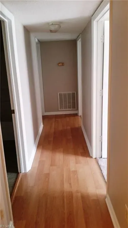 2 bed, 1100 sqft, $1,350 — Photo 4