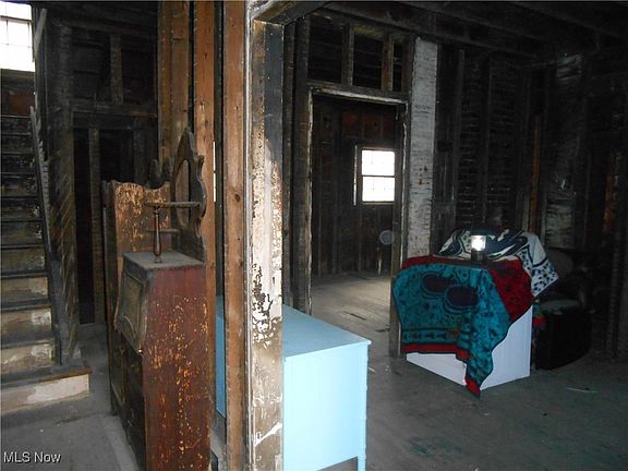 35th image of 1683 Juanita Ave