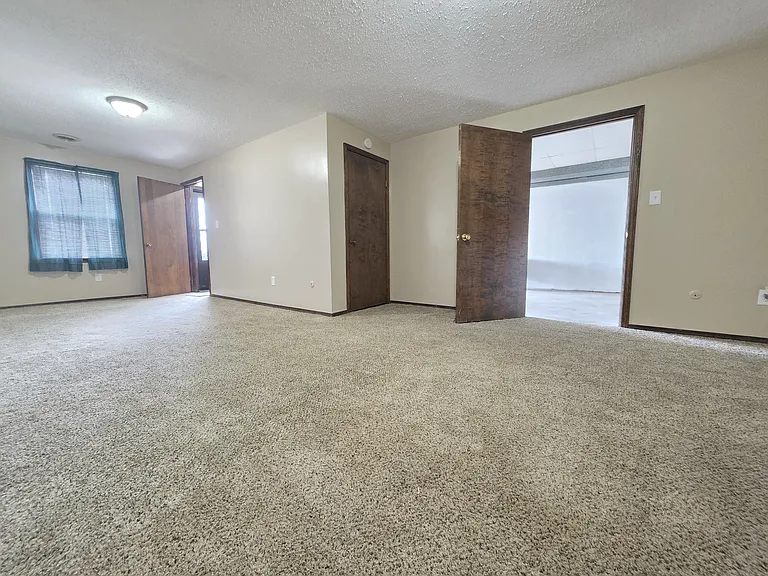 915 N Osage St — Photo 8