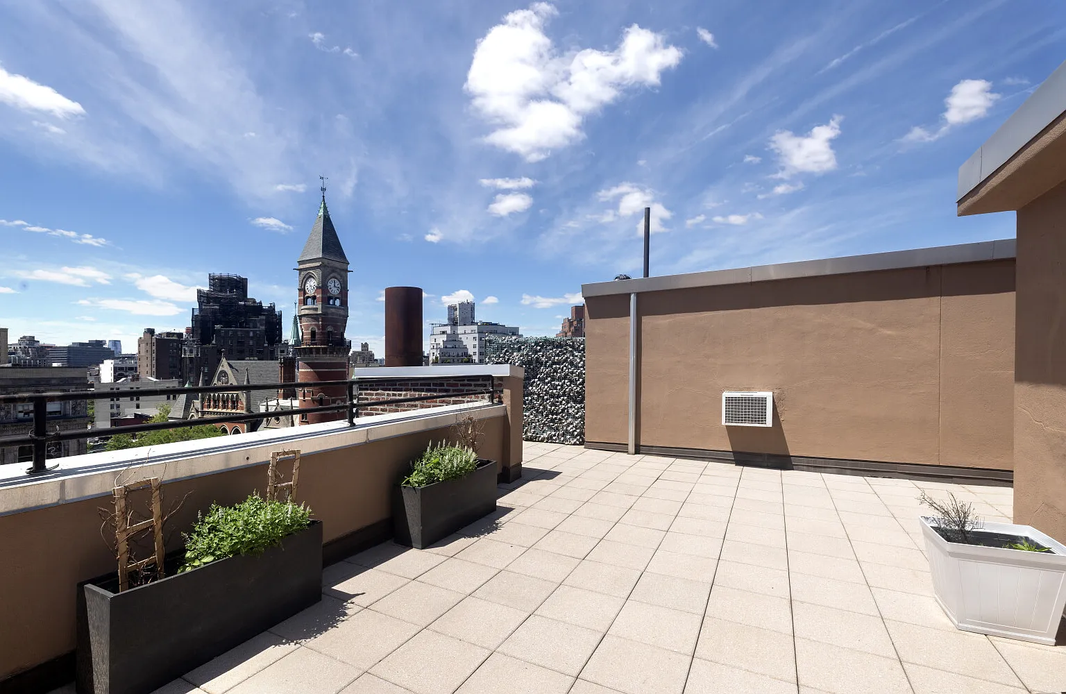 450 6th Avenue — Photo 3
