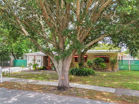 3rd image of 2027 Marcia Dr
