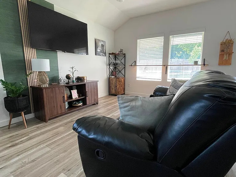 207 NW Pinwheel St #207 — Photo 8