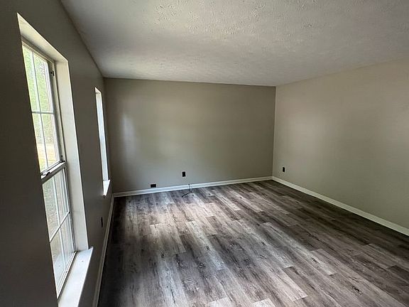 3rd image of 4748 Chariot Dr