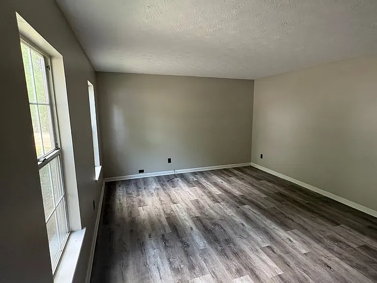 4748 Chariot Dr — Photo 3