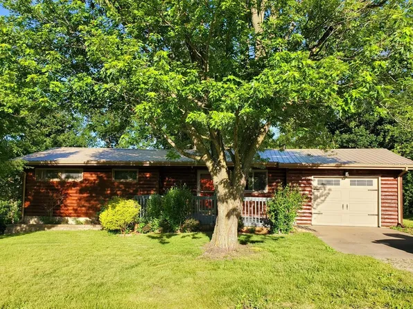 401 Constantz Dr, Canton, MO 63435