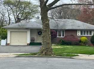 1369 Carole Ct, Valley Stream, NY 11580