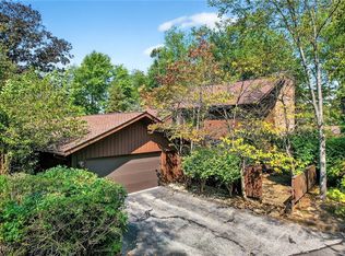 1939 Pine Dr, Kent, OH 44240