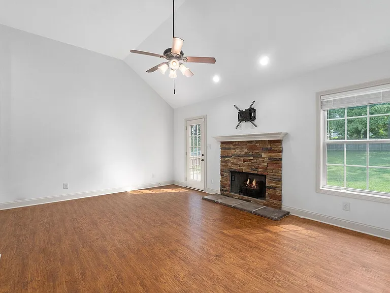 1845 Deerstand Dr — Photo 5