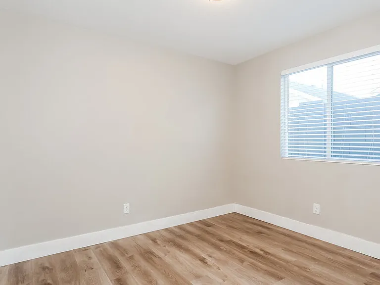 2321 W Mobile Ln — Photo 12