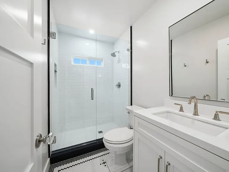 1805 Clay St — Photo 8