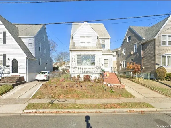 45 Munro Blvd, Valley Stream, NY 11581