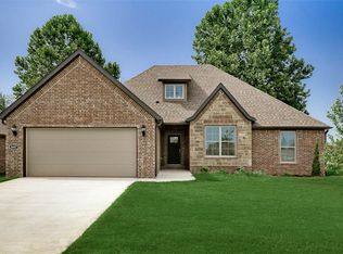 905 Vangough Rd, Bentonville, AR 72712