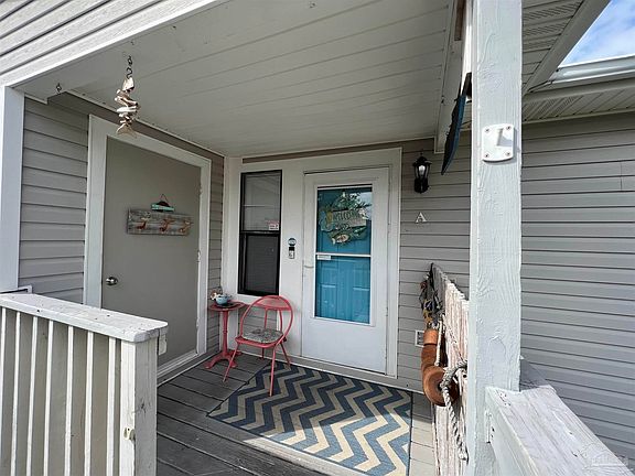 2nd image of 1301A Redwood Ln E