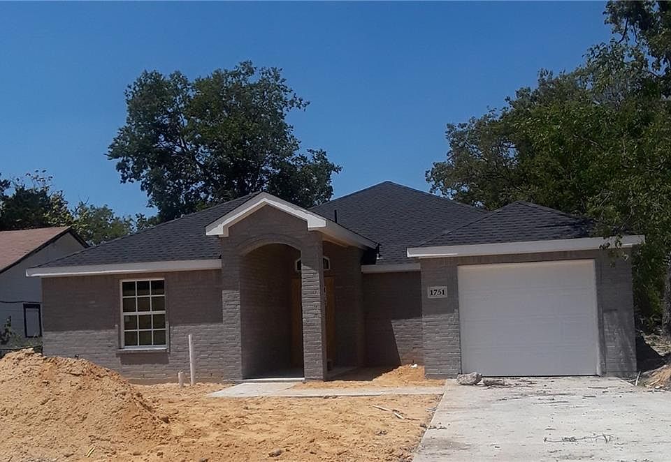 2nd image of 1751 Garza Ave