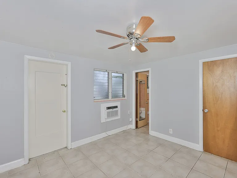 2035 Edgewater Dr #10 — Photo 12