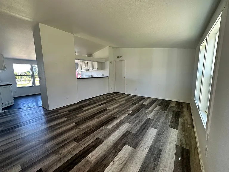 4655 NE Elliott Cir — Photo 3