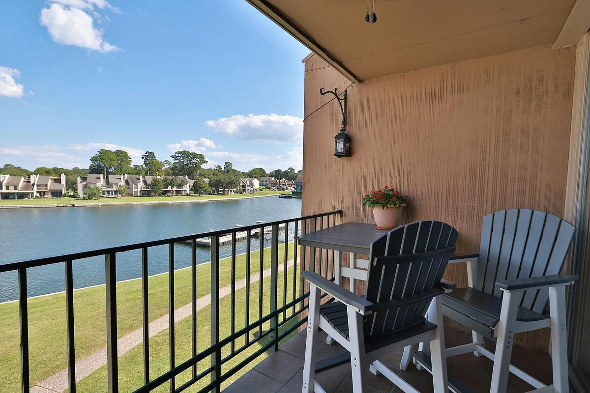 Building Photo - 12600 Melville Dr #318B