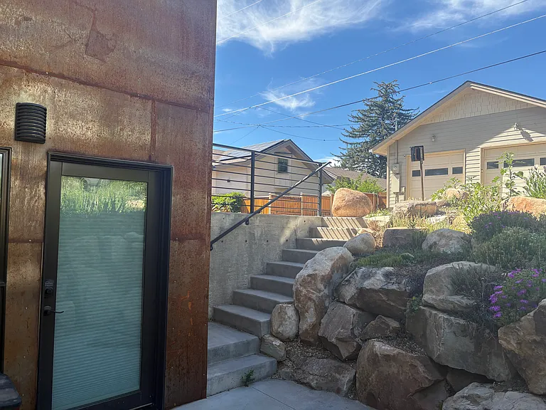 535 E 9th Ave #B — Photo 1