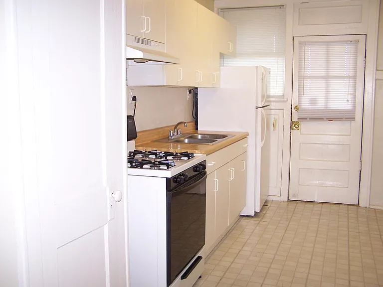 825 Leland Ave — Photo 5