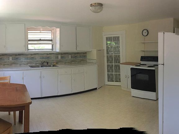 Spacious Bright Kitchen Area