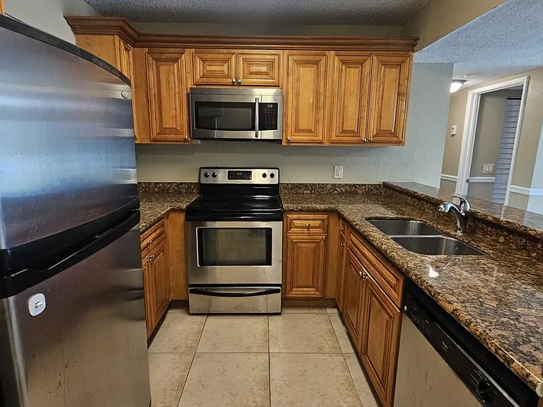1440 Windorah Way #B — Photo 3