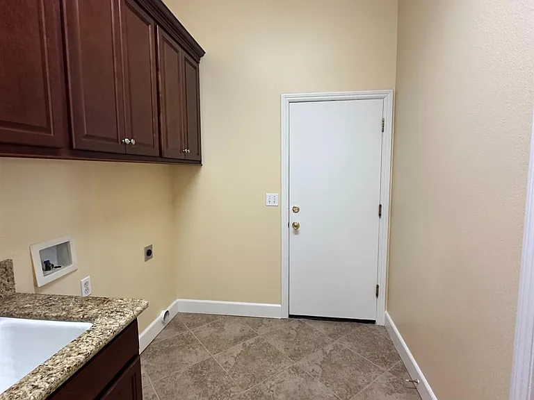 768 Quincy Ave — Photo 20