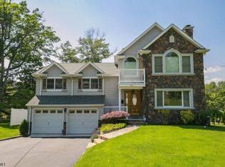 1 Randolph Dr, Morristown, NJ 07960