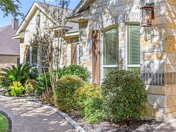 2nd image of 202 Eagle Landing Dr