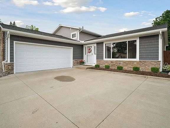 3rd image of 442 Calverton Pl