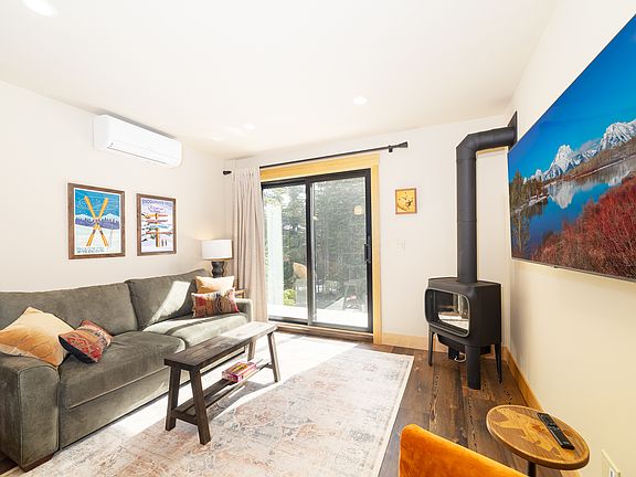 3rd image of 201 Tamarack Ln