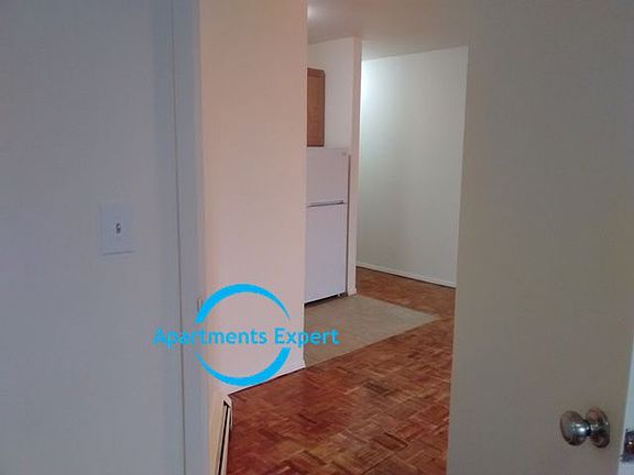 4th image of 26 Fort Charles Pl APT 5D