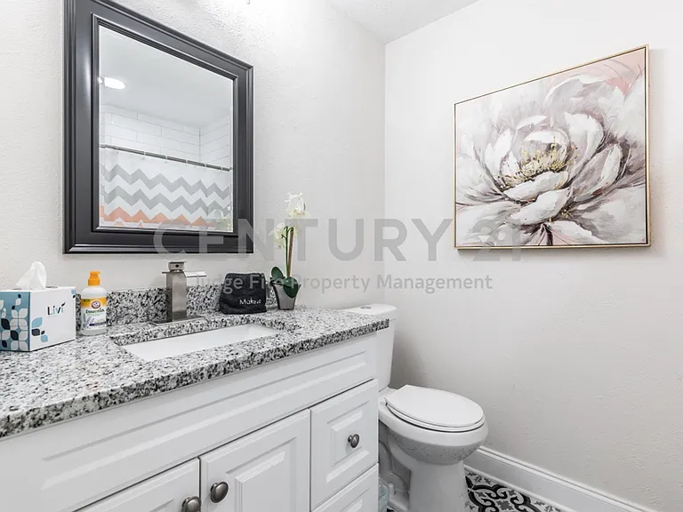 2134 Fenwick Dr — Photo 9