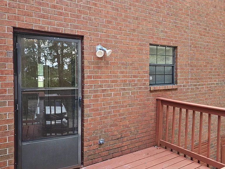 490 S Jeff Davis Dr #B — Photo 3
