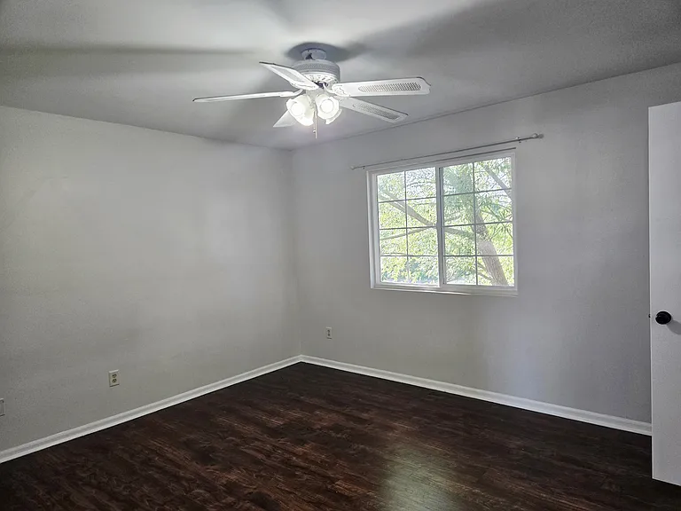 960 Autumn Ln — Photo 18
